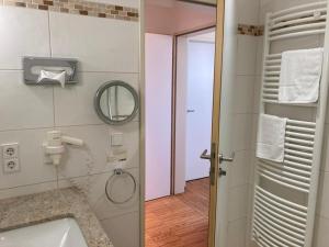 Ένα μπάνιο στο Gästehaus an der Oase +30 φωτογραφίες