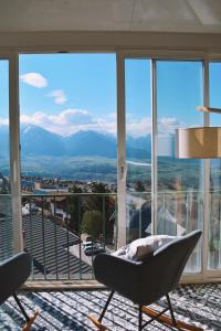 a living room with a large window with a view of the mountains at Vue de carte postale en hypercentre de Font-Romeu in Font-Romeu-Odeillo-Via