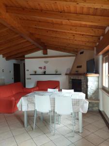 A kitchen or kitchenette at holiday on the island