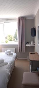 Postel nebo postele na pokoji v ubytování CORSBIE VILLA GUEST HOUSE