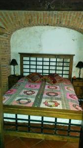 A bed or beds in a room at Casita Ladrillo