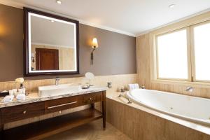 Ein Badezimmer in der Unterkunft Country Club Lima Hotel – The Leading Hotels of the World