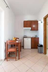 A kitchen or kitchenette at Mari Helen