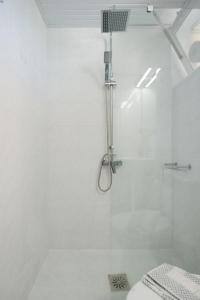 A bathroom at Mari Helen