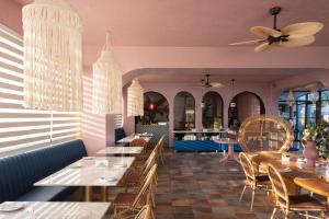 Un lugar para sentarse en Hotel Rocas de Bahía