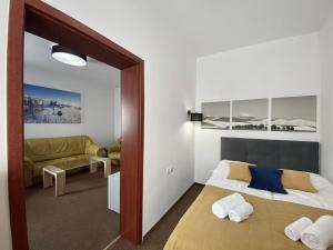 Ένα ή περισσότερα κρεβάτια σε δωμάτιο στο Gajówka&Vita Pokoje Gościnne