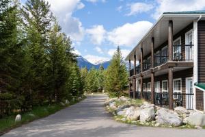 Afbeelding uit fotogalerij van Pine Bungalows in Jasper