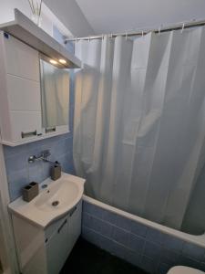 Vonios kambarys apgyvendinimo įstaigoje Stan na dan Požega