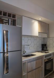 A kitchen or kitchenette at Skyline 4