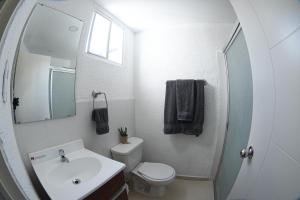 The Cozy Apartment tesisinde bir banyo