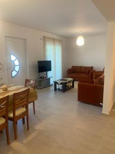 TV a/nebo společenská místnost v ubytování KOS SUITE HOME