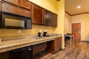 Kuchyň nebo kuchyňský kout v ubytování Best Western Plus Portland