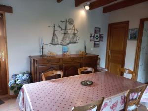 Gallery image of Gîte chaleureux avec jardin, poêle à bois et wifi, entre St Omer et Boulogne sur Mer - FR-1-376-80 in Coulomby