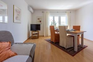 TV a/nebo společenská místnost v ubytování Apartment Peyo