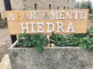 a sign for a marina martinez heroa at Apartamento Hiedra in Santillana del Mar