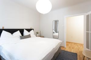Posteľ alebo postele v izbe v ubytovaní Chic 1-Bed Apt by Canal Walk to Historic Centre