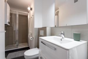 Kúpeľňa v ubytovaní Chic 1-Bed Apt by Canal Walk to Historic Centre