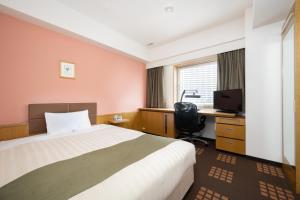 a hotel room with a bed and a desk at Tachikawa Washington Hotel in Tachikawa +23 photos