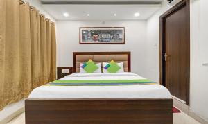 a bedroom with a large bed in a room at Itsy By Treebo - K K Residency Staywell in Roorkee