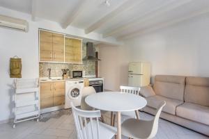 a kitchen and living room with a table and a couch at Mayor 7 by Seaward Suites in Villajoyosa +22 photos