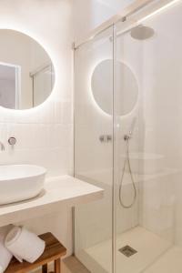 Bathroom sa Pizarro by Seaward Suites