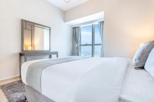 Un pat sau paturi într-o cameră la Icon Casa Living - Elite Residence Tower