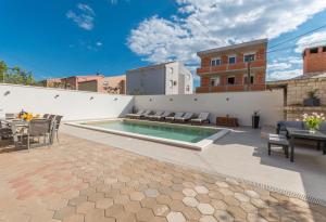 Bazén v ubytování Apartment Pavla with pool nebo v jeho okolí
