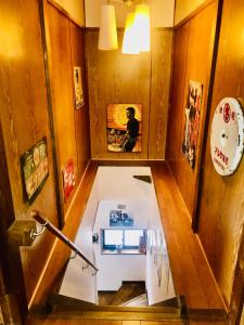 Postel nebo postele na pokoji v ubytování おせっかいゲストハウス 昭和の寅や