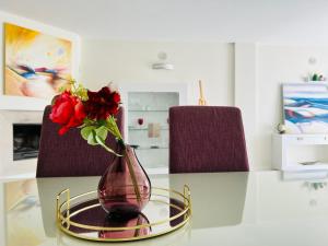 Fotografie z fotogalerie ubytování Lovely 3-bedroom townhouse with shared pool v destinaci Estepona