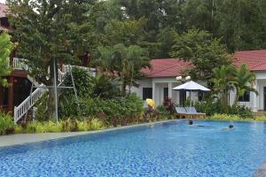 Bazén v ubytování Rainforest Resort Phu Quoc nebo v jeho okolí