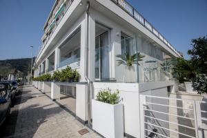 a building with potted plants on the side of it at VistAmare Luxury Retreat Appartamenti in Sestri Levante