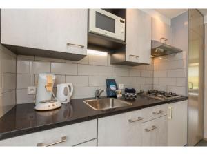 Dapur atau dapur kecil di Apartment in Vlissingen near the Beach +12 gambar