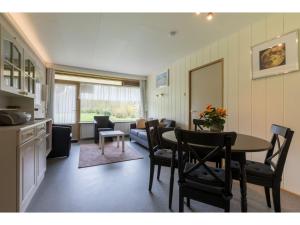 Ruang duduk di Apartment in Vlissingen near the Beach