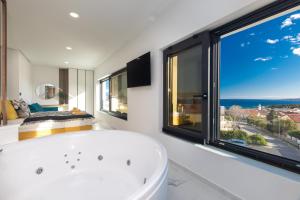Galería fotográfica de Villa Nina-3 bedroom villa with a pool and hot tub en Krk