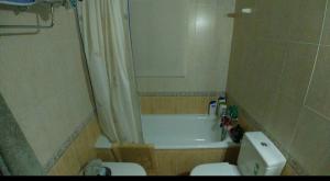 Koupelna v ubytování Piscina, bbq, quiet zone, relax SEGUR DE CALAFELL