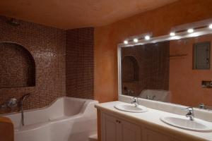 Bagno di Asha Luxury Suites