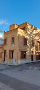 The building in which a vendégházakat is located