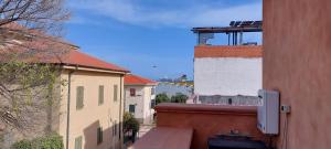 A balcony or terrace at AFFITTACAMERE L'ARCOBALENO