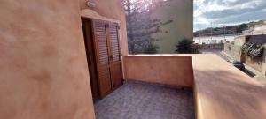 A balcony or terrace at AFFITTACAMERE L'ARCOBALENO