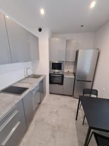 Kuchyňa alebo kuchynka v ubytovaní Apartament Godebskiego 1b + 7 fotografií