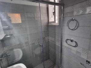 Koupelna v ubytování Syneti Andros house