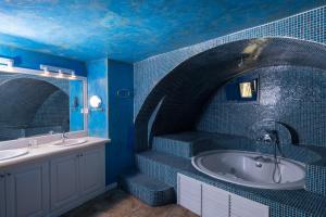 Bagno di Asha Luxury Suites