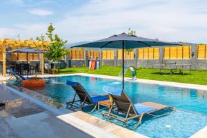 Bazén v ubytování Cedrus Excellence - Fethiye'de Jakuzili Muhafazakar Villa nebo v jeho okolí