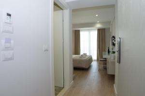 Postel nebo postele na pokoji v ubytování Hotel Vila Kalcuni Sarande