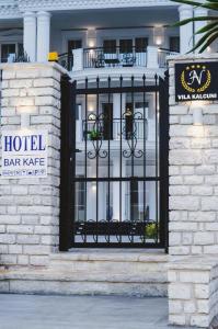 Fotografie z fotogalerie ubytování Hotel Vila Kalcuni Sarande v destinaci Sarandë