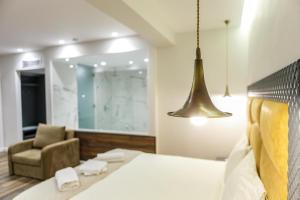 Postel nebo postele na pokoji v ubytování Hotel Vila Kalcuni Sarande