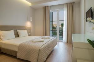 Postel nebo postele na pokoji v ubytování Hotel Vila Kalcuni Sarande