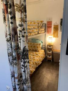 a small bedroom with a bunk bed and a bed gmaxwell gmaxwell gmaxwell at Azur, a 100m du marché de Noel, appartement 4 personnes et parking privé in Le Barcarès +35 photos