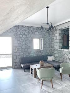 Posezení v ubytování Prosilion Stone House