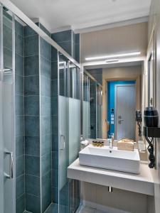 Ένα μπάνιο στο Phidias Piraeus Hotel +37 φωτογραφίες